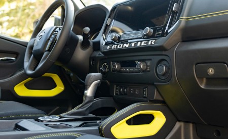 2027 Nissan Frontier Sport Edition Interior Wallpaper 450x275 (24)