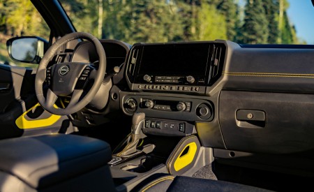 2027 Nissan Frontier Sport Edition Interior Wallpaper 450x275 (23)