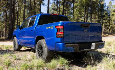 2027 Nissan Frontier Sport Edition Rear Three-Quarter Wallpaper 450x275 (10)