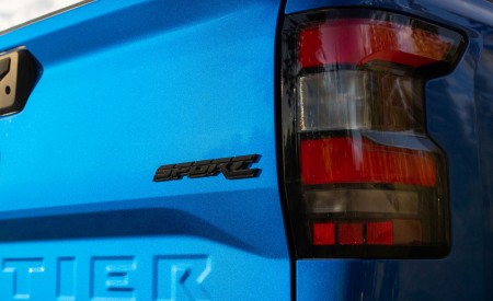 2027 Nissan Frontier Sport Edition Tail Light Wallpaper 450x275 (20)