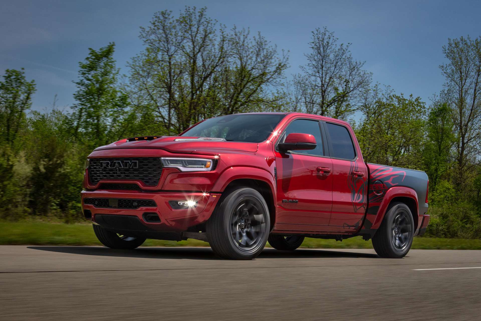 2027 Ram 1500 Rumble Bee 392 Front Three-Quarter Wallpapers (1)
