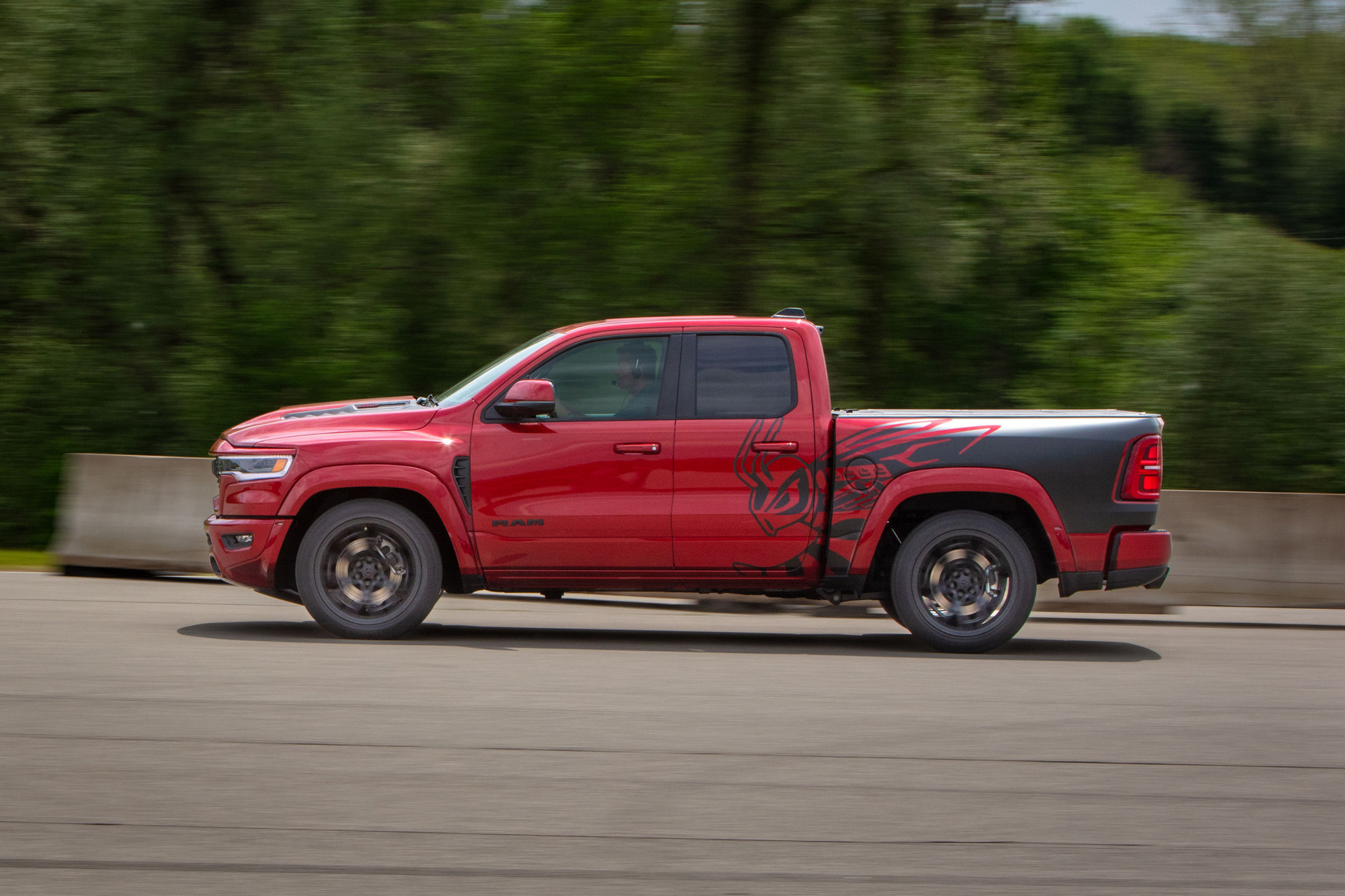 2027 Ram 1500 Rumble Bee 392 Side Wallpapers (3)