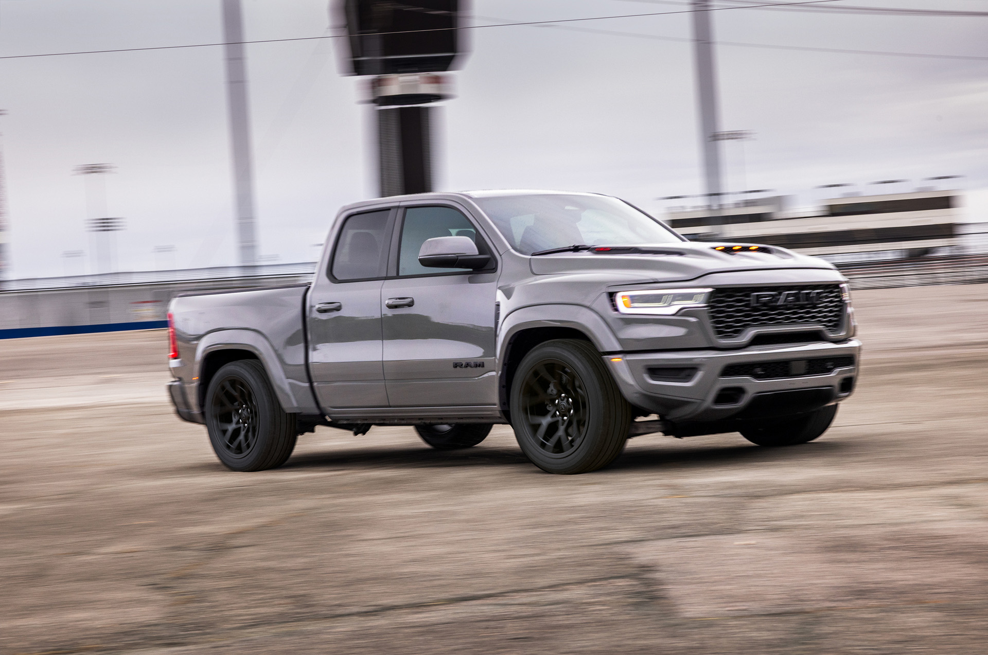 2027 Ram 1500 Rumble Bee Front Three-Quarter Wallpapers (1)