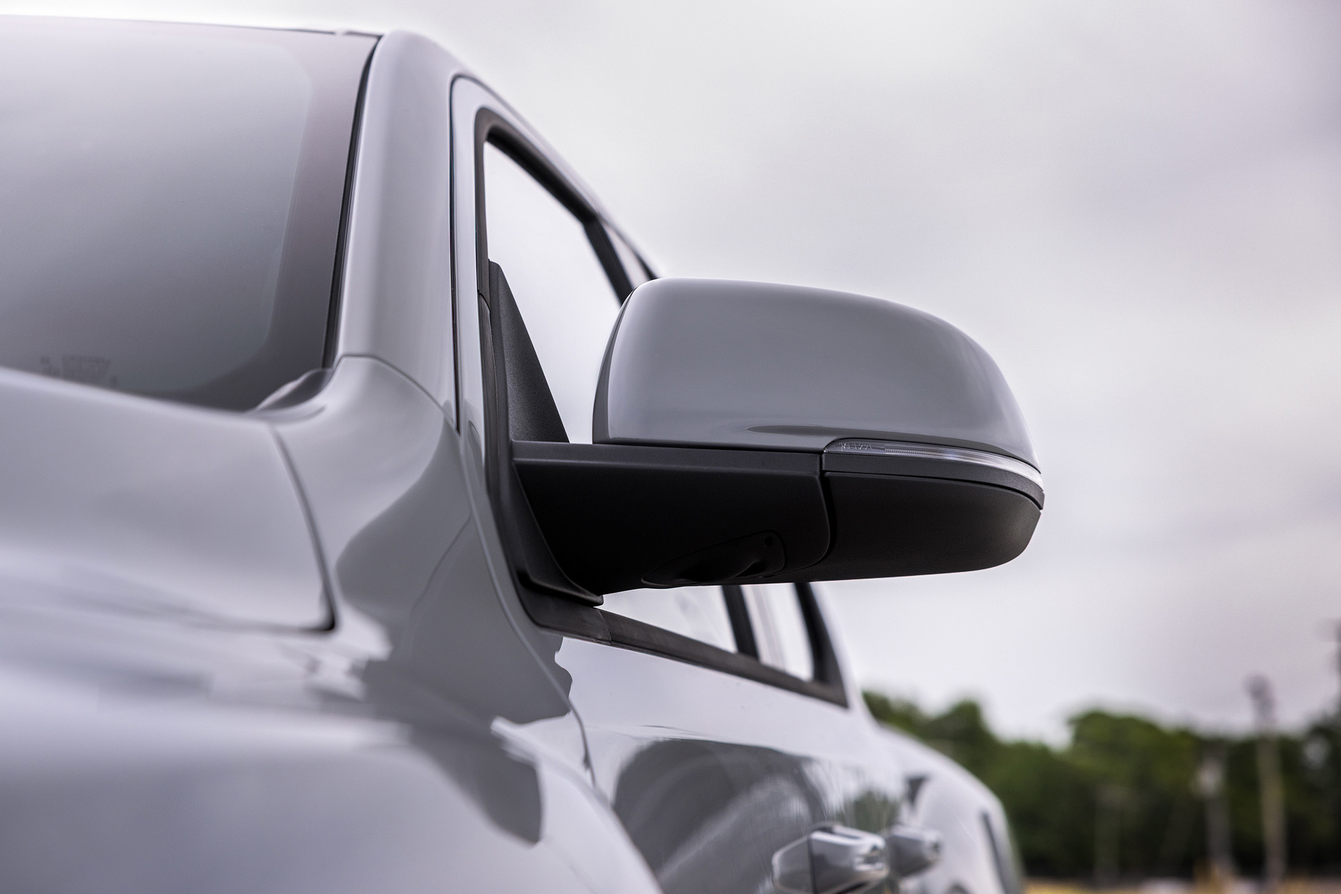 2027 Ram 1500 Rumble Bee Mirror Wallpapers (7)