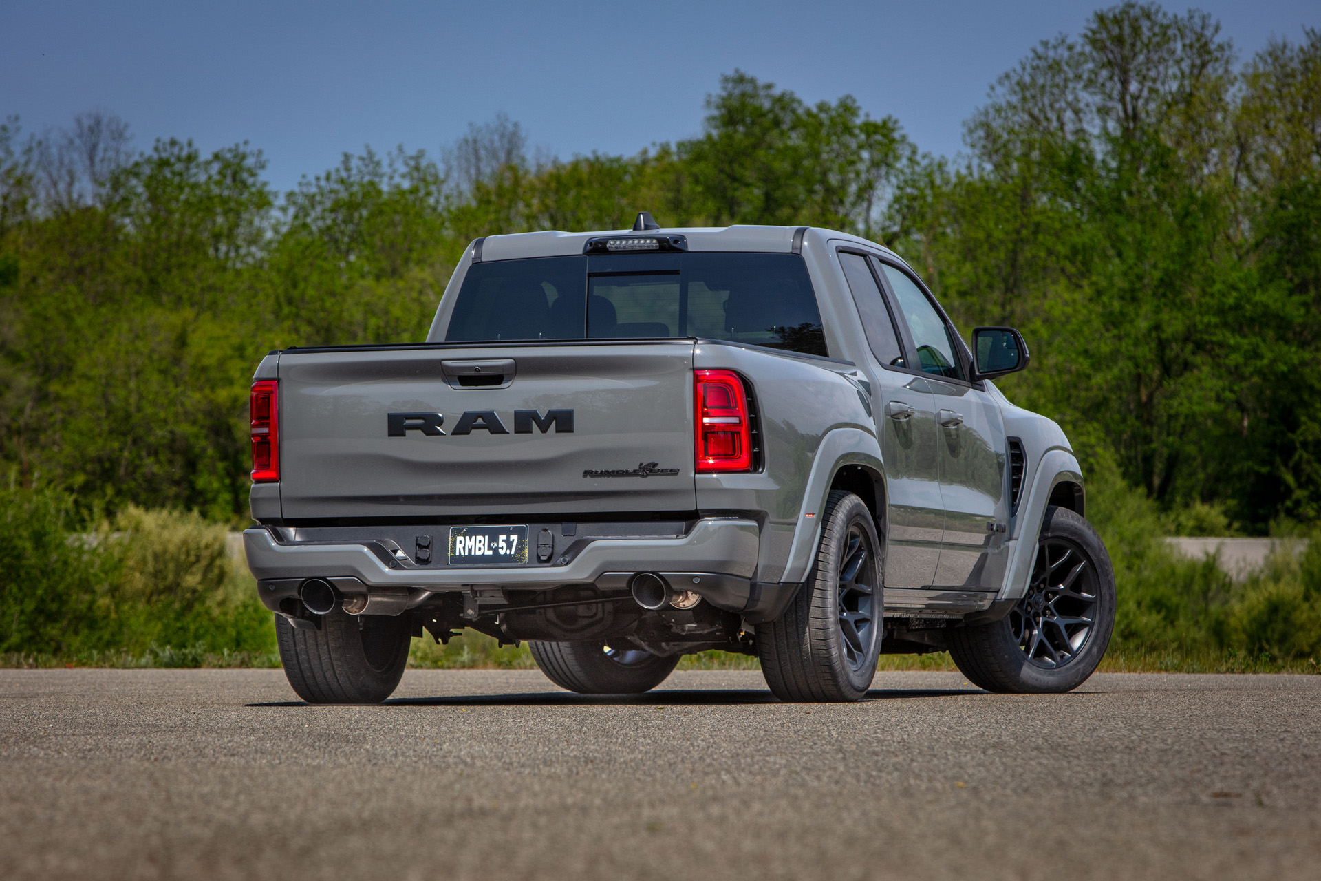 2027 Ram 1500 Rumble Bee Rear Wallpapers (5)