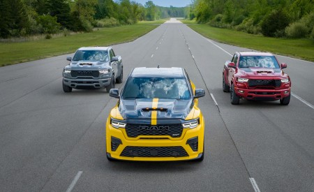 2027 Ram 1500 Rumble Bee SRT Front Wallpapers 450x275 (13)