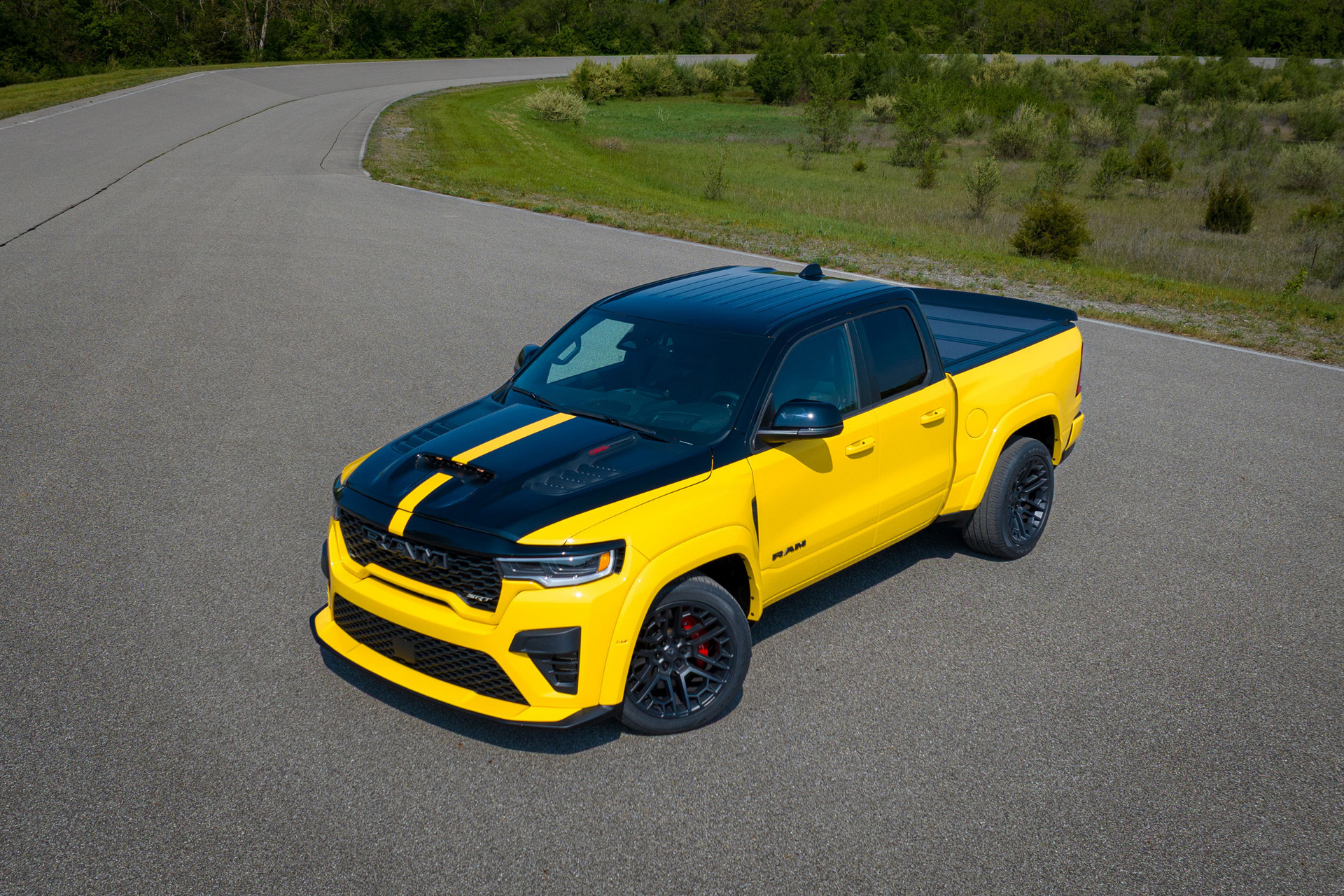 2027 Ram 1500 Rumble Bee SRT Front Wallpapers (3)