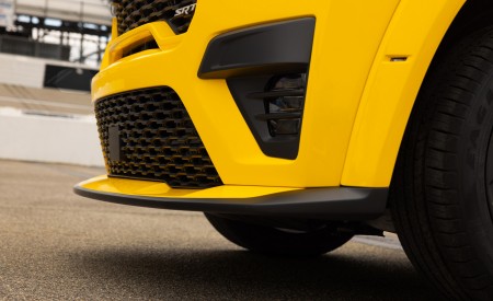 2027 Ram 1500 Rumble Bee SRT Grill Wallpapers 450x275 (20)