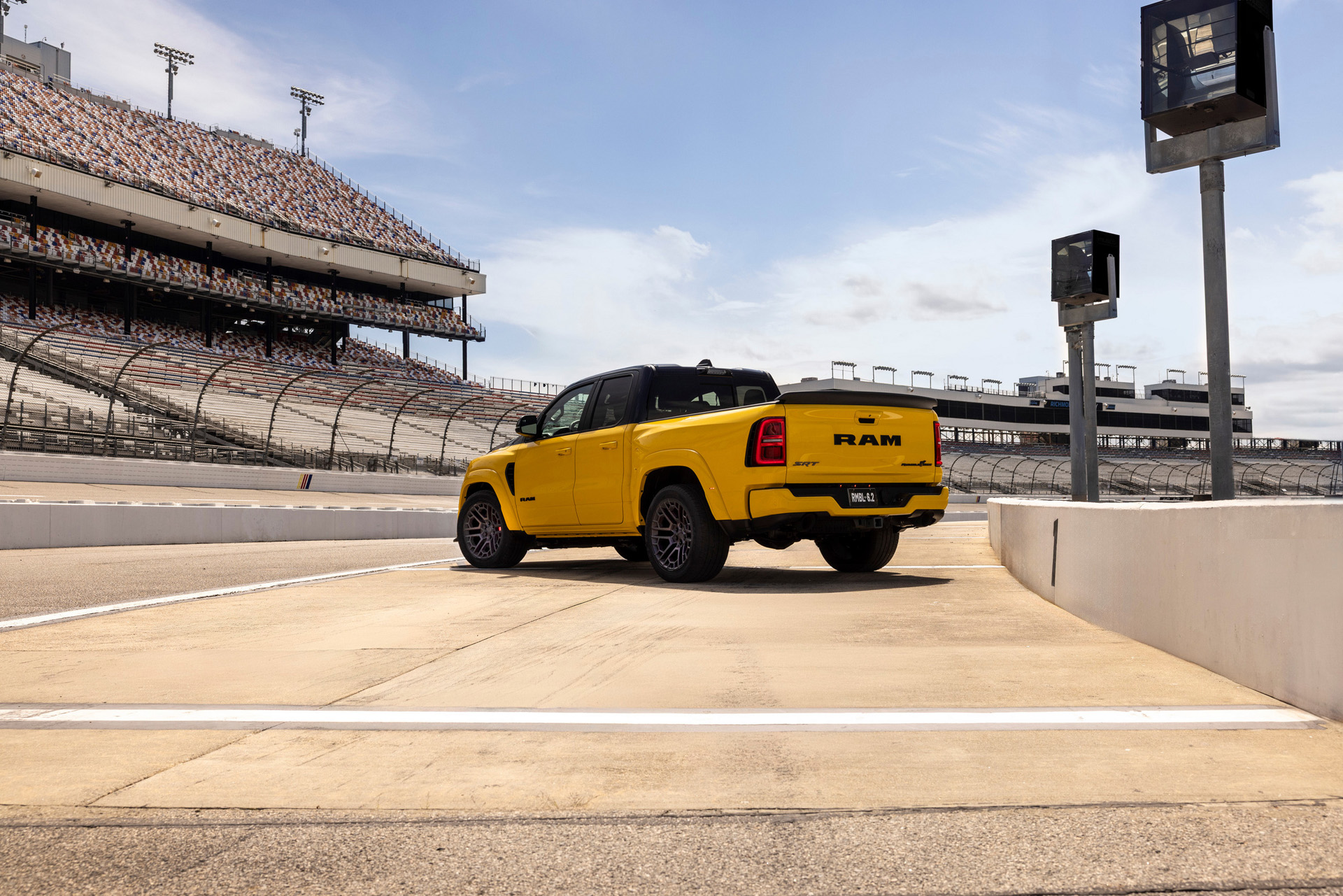 2027 Ram 1500 Rumble Bee SRT Rear Three-Quarter Wallpapers (9)