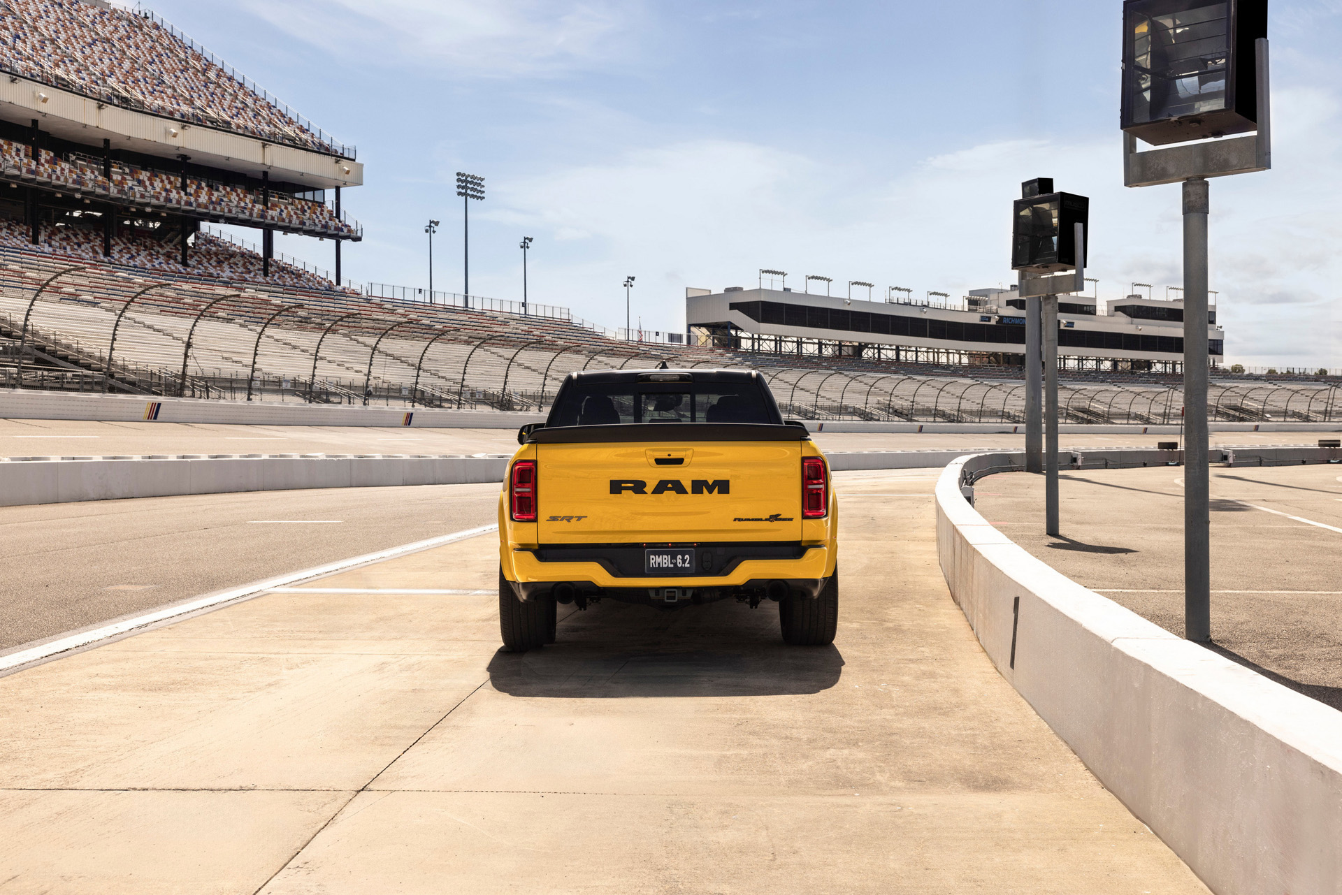 2027 Ram 1500 Rumble Bee SRT Rear Wallpapers (10)