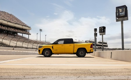 2027 Ram 1500 Rumble Bee SRT Side Wallpapers 450x275 (11)