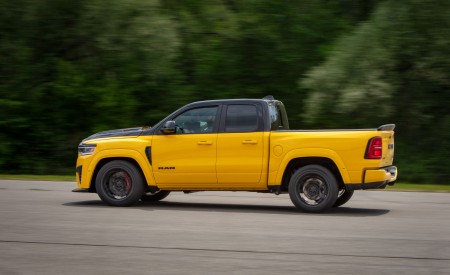 2027 Ram 1500 Rumble Bee SRT Side Wallpapers 450x275 (5)