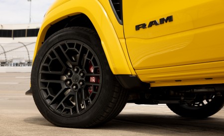 2027 Ram 1500 Rumble Bee SRT Wheel Wallpapers 450x275 (18)