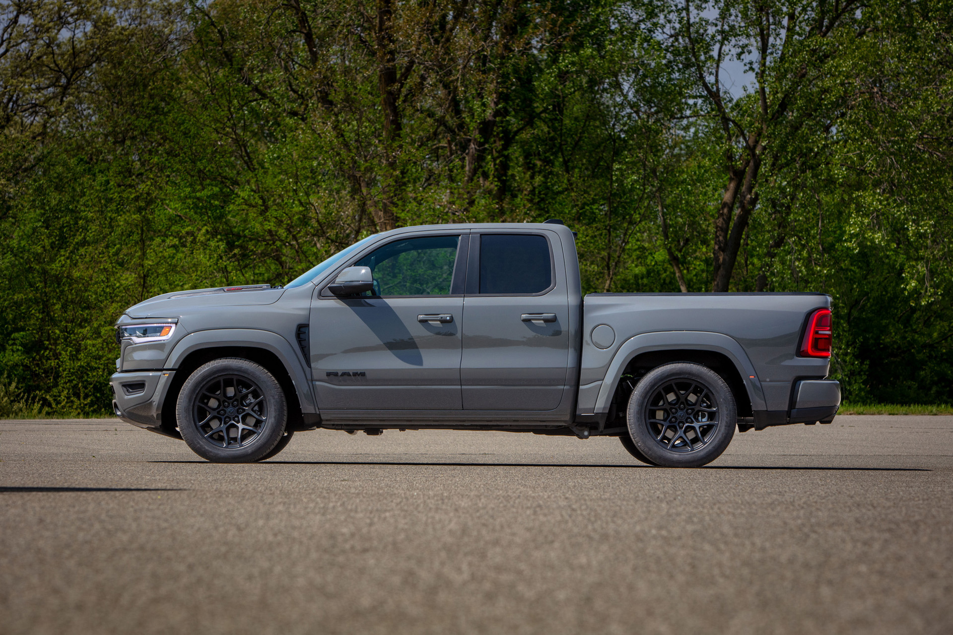2027 Ram 1500 Rumble Bee Side Wallpapers (6)