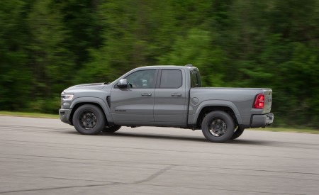 2027 Ram 1500 Rumble Bee Side Wallpapers 450x275 (2)