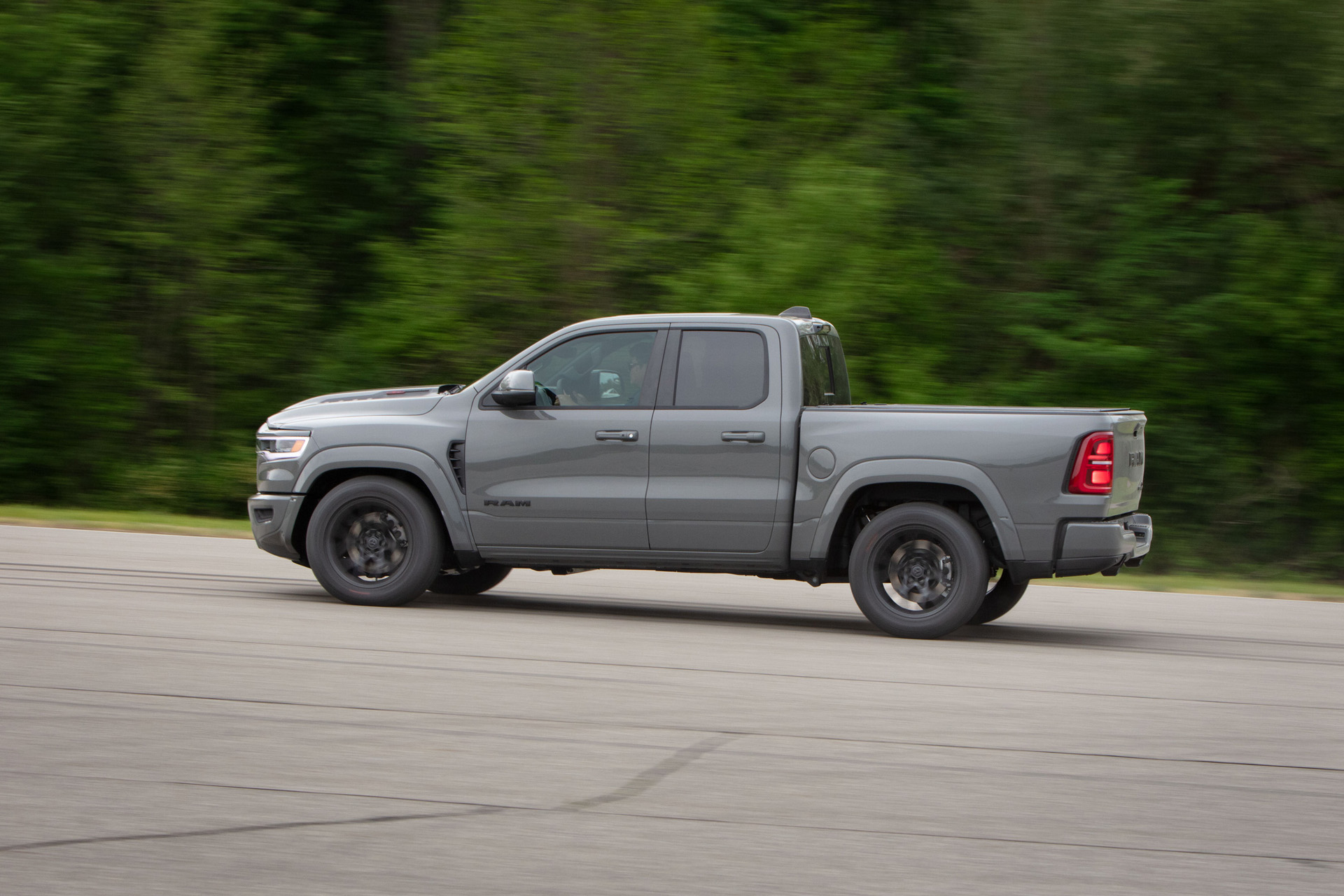 2027 Ram 1500 Rumble Bee Side Wallpapers (2)