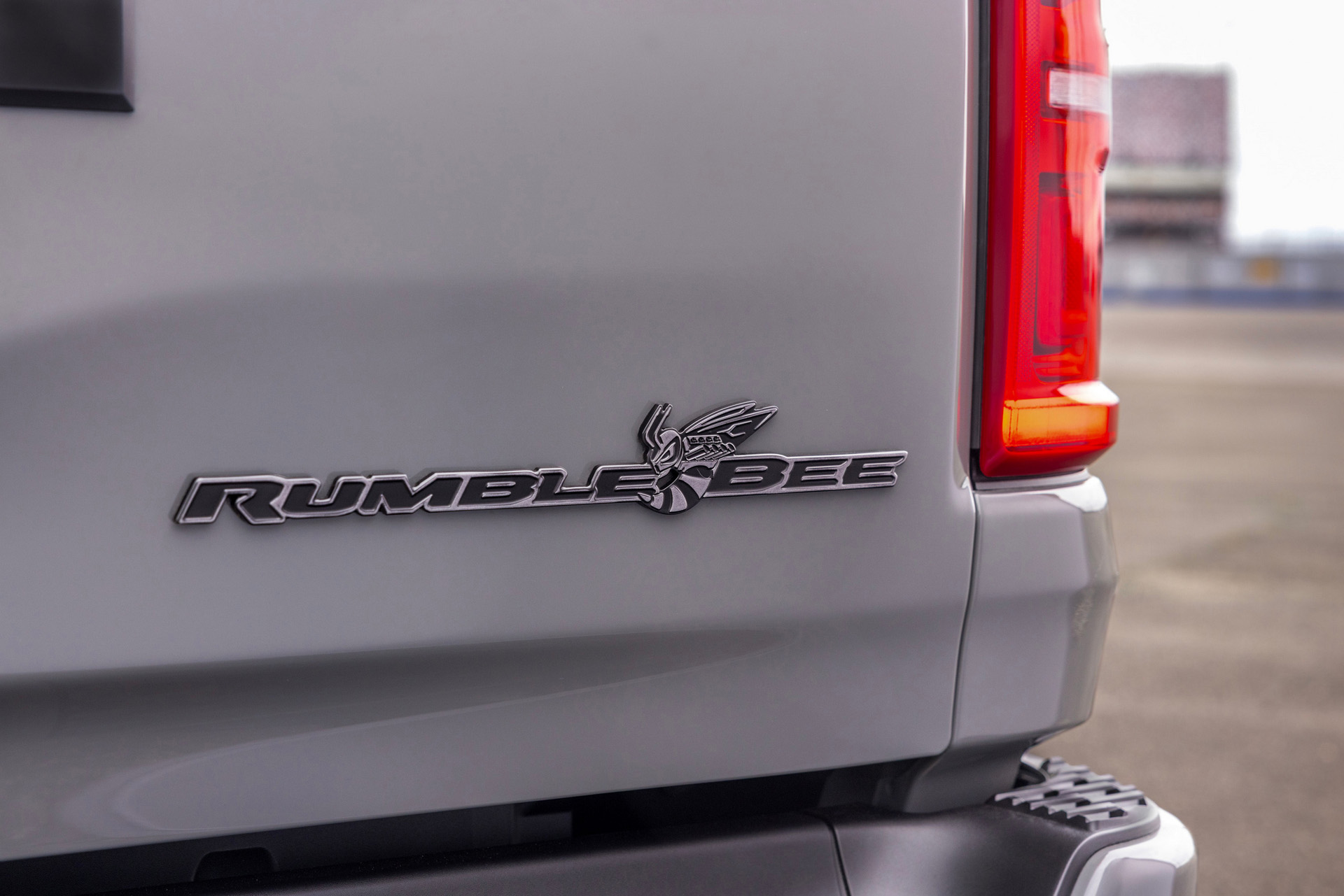 2027 Ram 1500 Rumble Bee Tail Light Wallpapers (11)