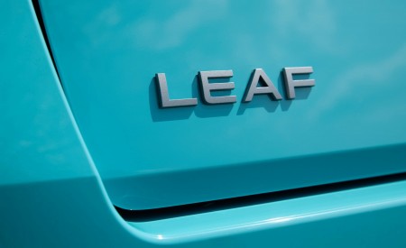 2026 Nissan Leaf Badge Wallpaper 450x275 (35)
