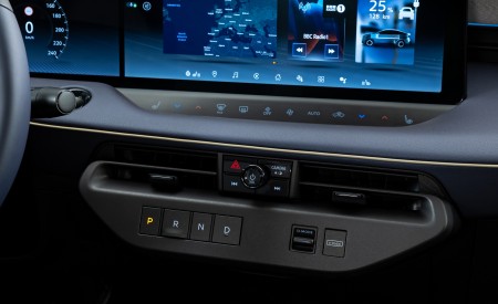 2026 Nissan Leaf Central Console Wallpaper 450x275 (75)