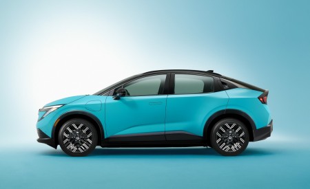 2026 Nissan Leaf Side Wallpaper 450x275 (44)