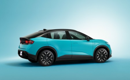 2026 Nissan Leaf Side Wallpaper 450x275 (45)
