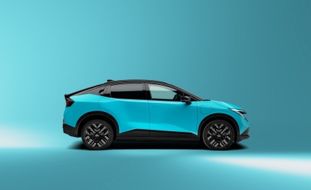 2026 Nissan Leaf Side Wallpaper 450x275 (51)
