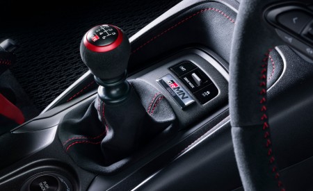 2026 Toyota GRMN Corolla Manual Gear Shifter Wallpapers 450x275 (14)