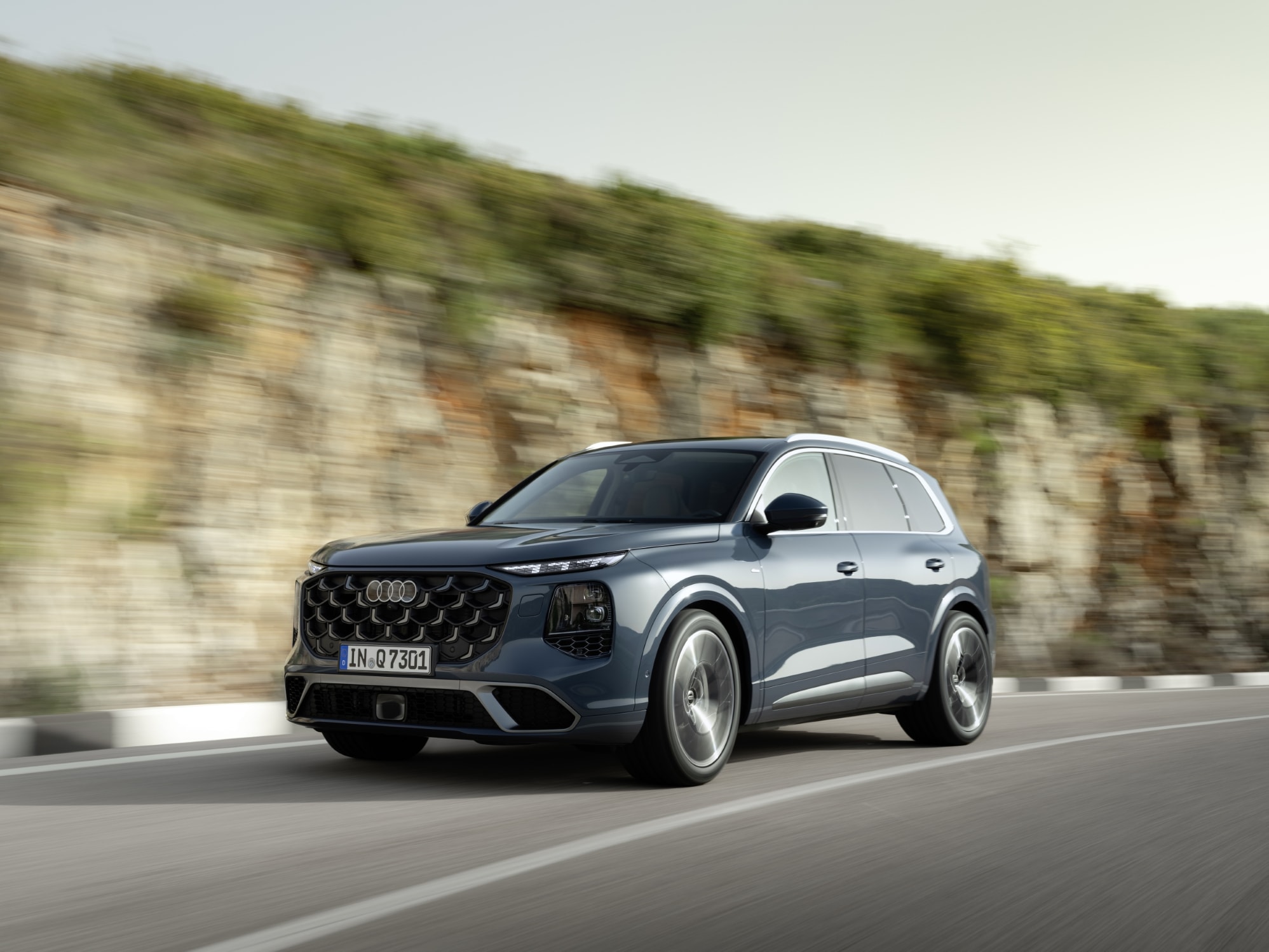 Download free 2027 Audi Q7 wallpapers in HD and 4K for your desktop, phone or tablet