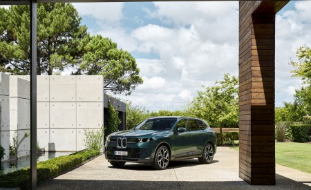2027 BMW X5 40 xDrive Front Three-Quarter Wallpaper 450x275 (26)