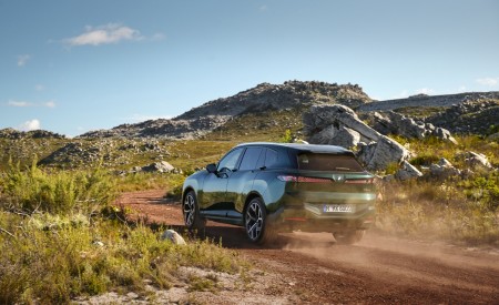 2027 BMW X5 40 xDrive Rear Three-Quarter Wallpaper 450x275 (16)