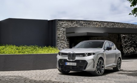 2027 BMW X5 M60e xDrive Front Three-Quarter Wallpaper 450x275 (33)