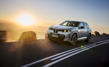 2027 BMW X5 M60e xDrive Front Three-Quarter Wallpaper 450x275 (27)