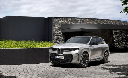 2027 BMW X5 M60e xDrive Front Three-Quarter Wallpaper 450x275 (34)