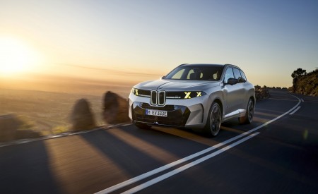 2027 BMW X5 M60e xDrive Front Three-Quarter Wallpaper 450x275 (28)