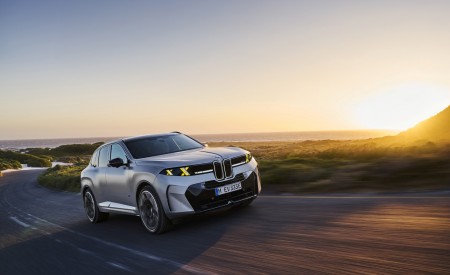 2027 BMW X5 M60e xDrive Front Three-Quarter Wallpaper 450x275 (24)