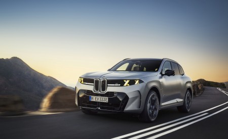 2027 BMW X5 M60e xDrive Front Three-Quarter Wallpaper 450x275 (29)