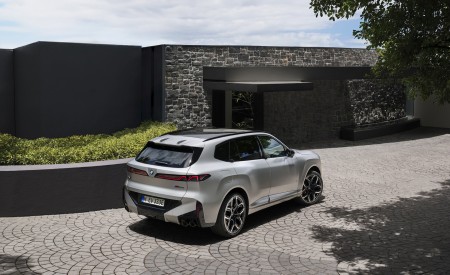 2027 BMW X5 M60e xDrive Rear Three-Quarter Wallpaper 450x275 (36)