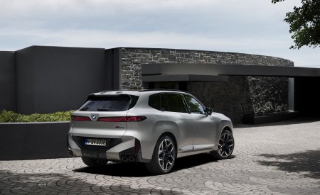 2027 BMW X5 M60e xDrive Rear Three-Quarter Wallpaper 450x275 (37)