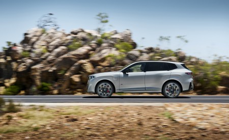 2027 BMW X5 M60e xDrive Side Wallpaper 450x275 (20)