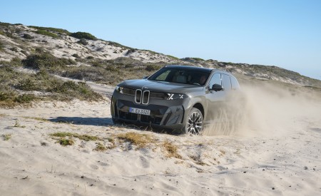2027 BMW iX5 60 xDrive Front Three-Quarter Wallpaper 450x275 (34)
