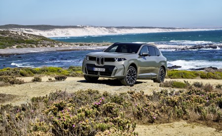 2027 BMW iX5 60 xDrive Front Three-Quarter Wallpaper 450x275 (27)