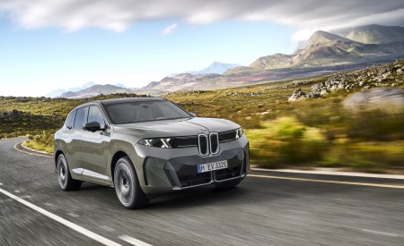 2027 BMW iX5 60 xDrive Front Three-Quarter Wallpaper 450x275 (23)