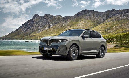 2027 BMW iX5 60 xDrive Front Three-Quarter Wallpaper 450x275 (4)