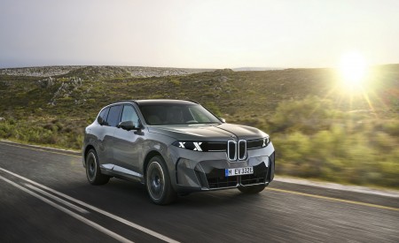 2027 BMW iX5 60 xDrive Front Three-Quarter Wallpaper 450x275 (15)