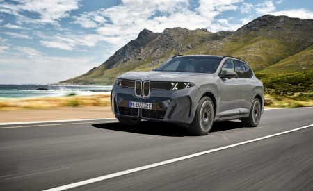 2027 BMW iX5 60 xDrive Front Three-Quarter Wallpaper 450x275 (5)