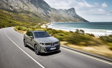 2027 BMW iX5 60 xDrive Front Three-Quarter Wallpaper 450x275 (9)