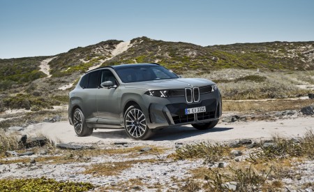 2027 BMW iX5 60 xDrive Front Three-Quarter Wallpaper 450x275 (30)