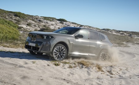 2027 BMW iX5 60 xDrive Front Three-Quarter Wallpaper 450x275 (31)