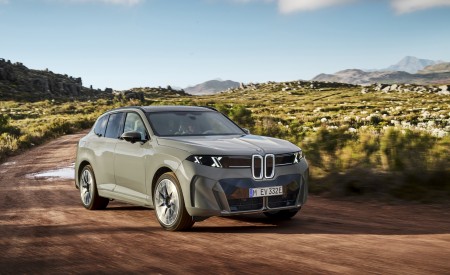 2027 BMW iX5 60 xDrive Front Three-Quarter Wallpaper 450x275 (19)