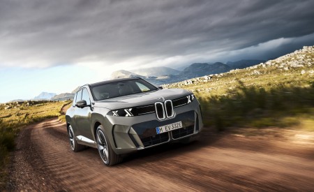 2027 BMW iX5 60 xDrive Front Wallpaper 450x275 (20)